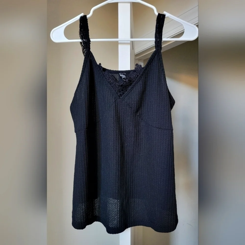Black Lace Trim Camisole Tank Top XL Sheer Ribbed Flowy Straps